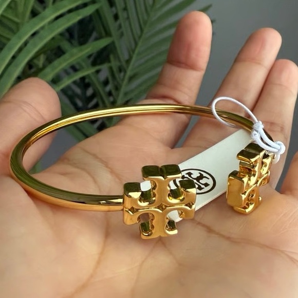 TORY BURCH • Gold Eleanor Double Logo Cuff Bracelet - Picture 4 of 8